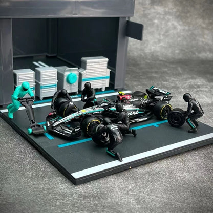 Bburago 1/43 Mercedes AMG F1 Team W15 2024 #44 Lewis Hamilton Diorama Play Set