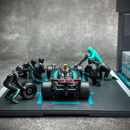 Bburago 1/43 Mercedes AMG F1 Team W15 2024 #44 Lewis Hamilton Diorama Play Set