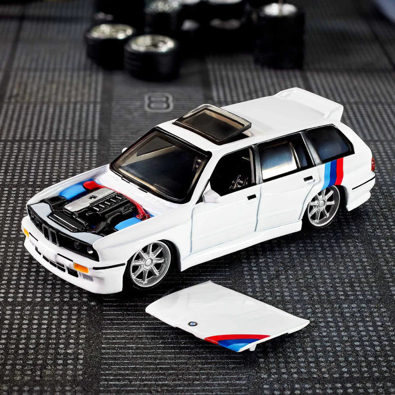Hot Wheels Exclusive Elite 64 1990 BMW 318i Touring